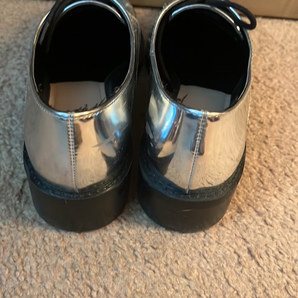 Sliver Mettallic oxfords - Picture 8 of 10